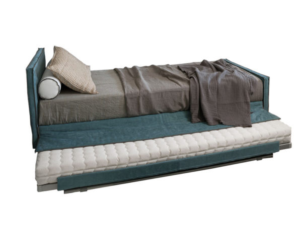 łóżko z dodatkowym materacem (2)